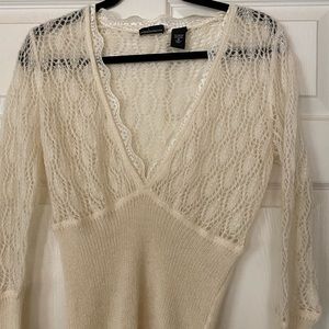 Light fitted and knitted sweater top